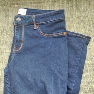 Hollister dark wash low-rise jeggings, size 9R